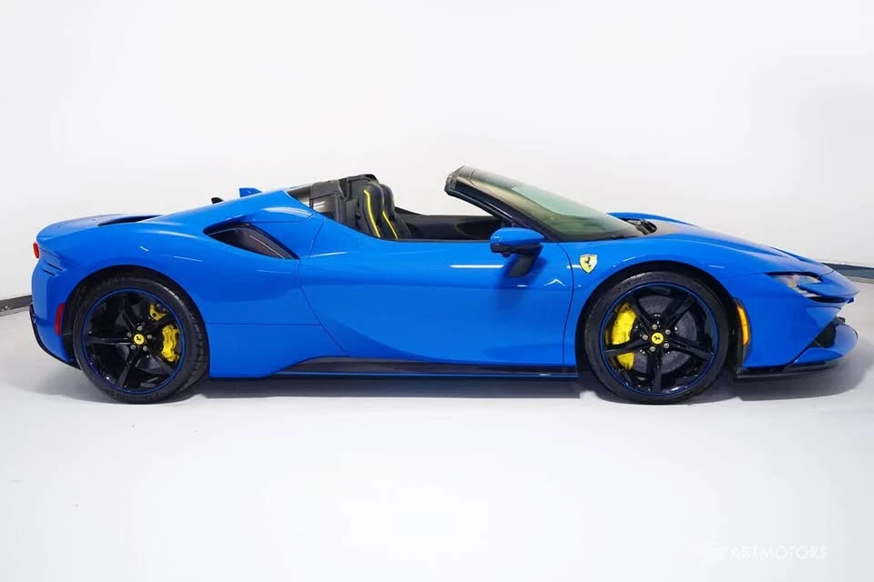 2025 Ferrari SF90 Spider - Image 4 of 20