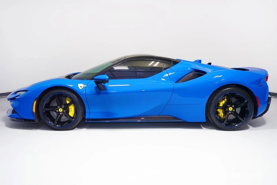 2025 Ferrari SF90 Spider - Image 5 of 20