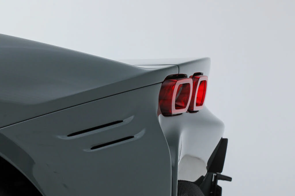 2025 Ferrari SF90 Spider - Image 28 of 31