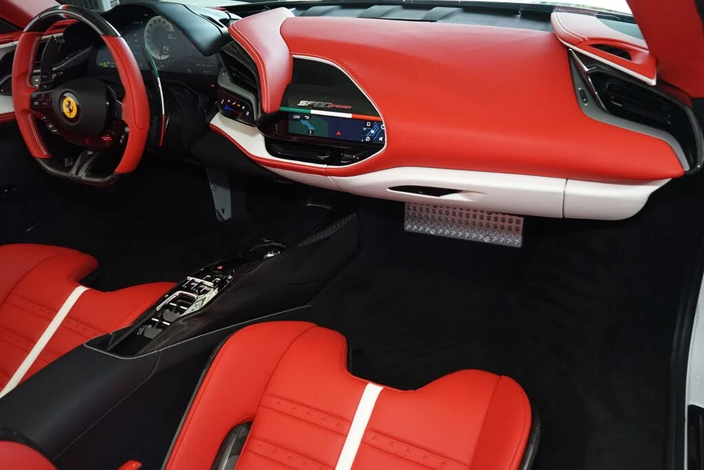 2025 Ferrari SF90 Spider - Image 18 of 31
