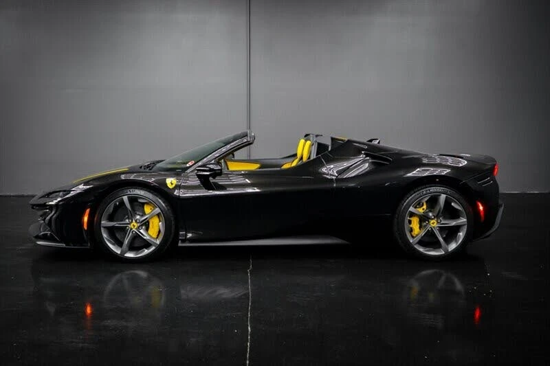 2025 Ferrari SF90 Spider - Image 4 of 31