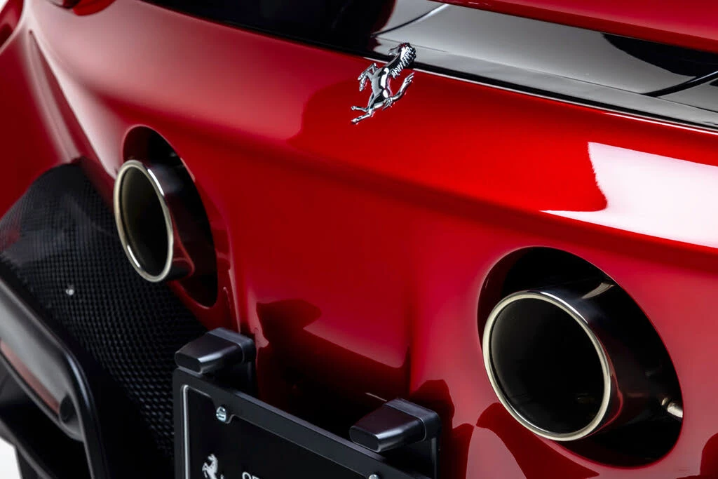 2025 Ferrari SF90 Spider - Image 19 of 31