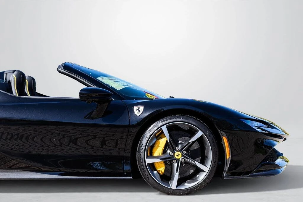 2025 Ferrari SF90 Spider - Image 18 of 31