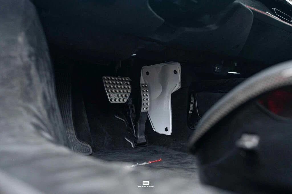 2025 Ferrari SF90 Spider - Image 16 of 31