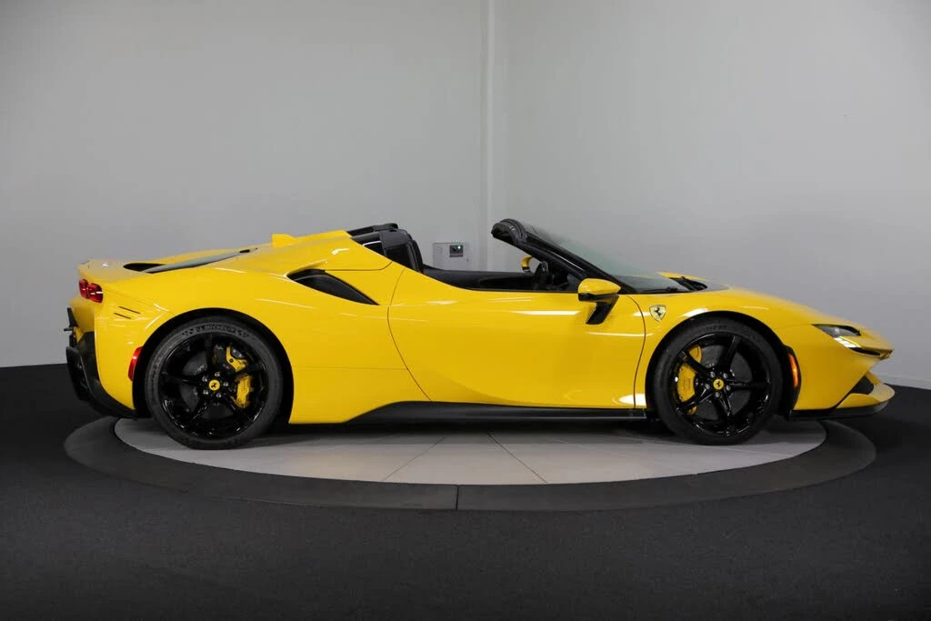 2025 Ferrari SF90 Spider - Image 8 of 31