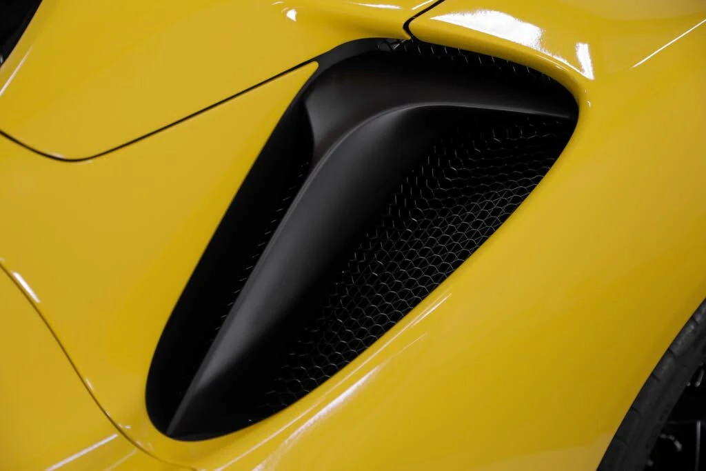 2025 Ferrari SF90 Spider - Image 22 of 31
