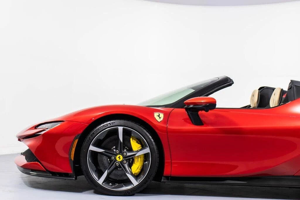 2025 Ferrari SF90 Spider - Image 28 of 31