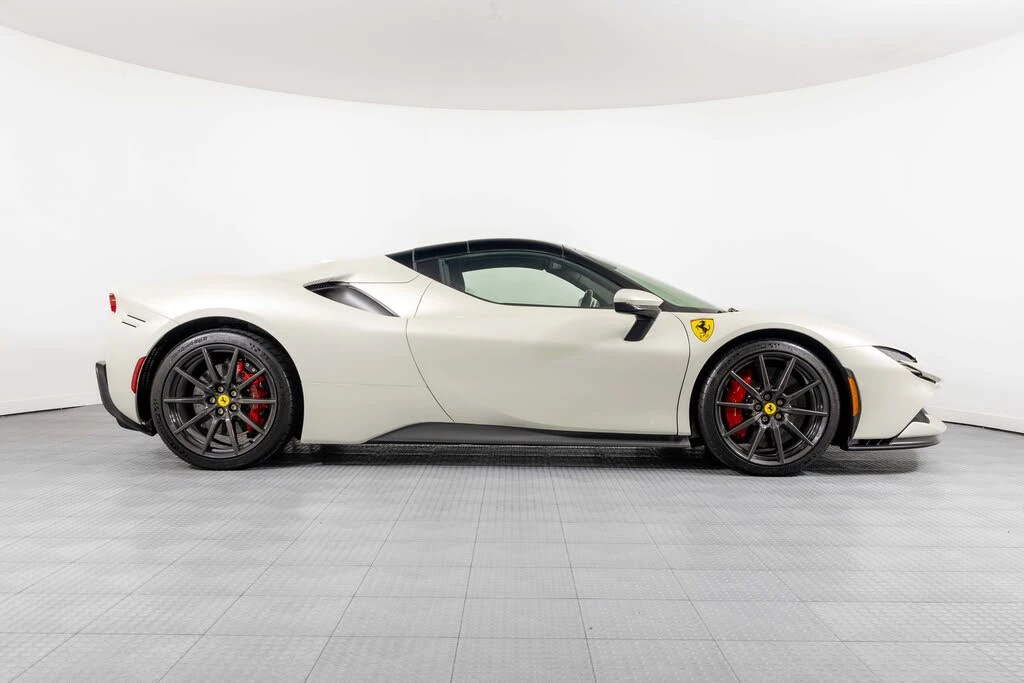 2025 Ferrari SF90 Spider - Image 27 of 31