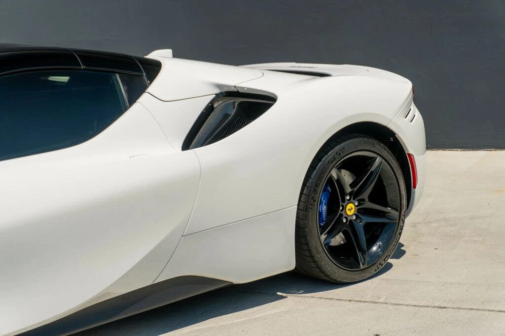 2025 Ferrari SF90 Spider - Image 27 of 31