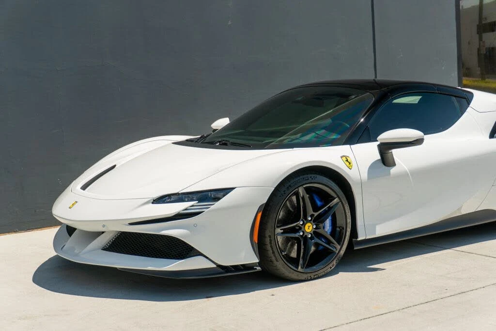 2025 Ferrari SF90 Spider - Image 20 of 31