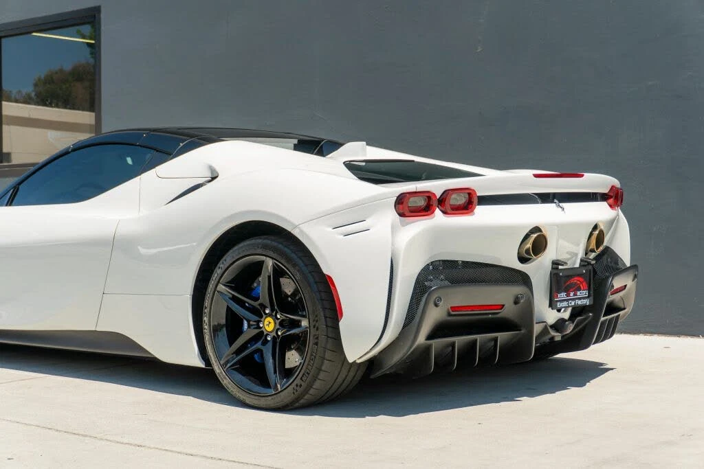 2025 Ferrari SF90 Spider - Image 23 of 31