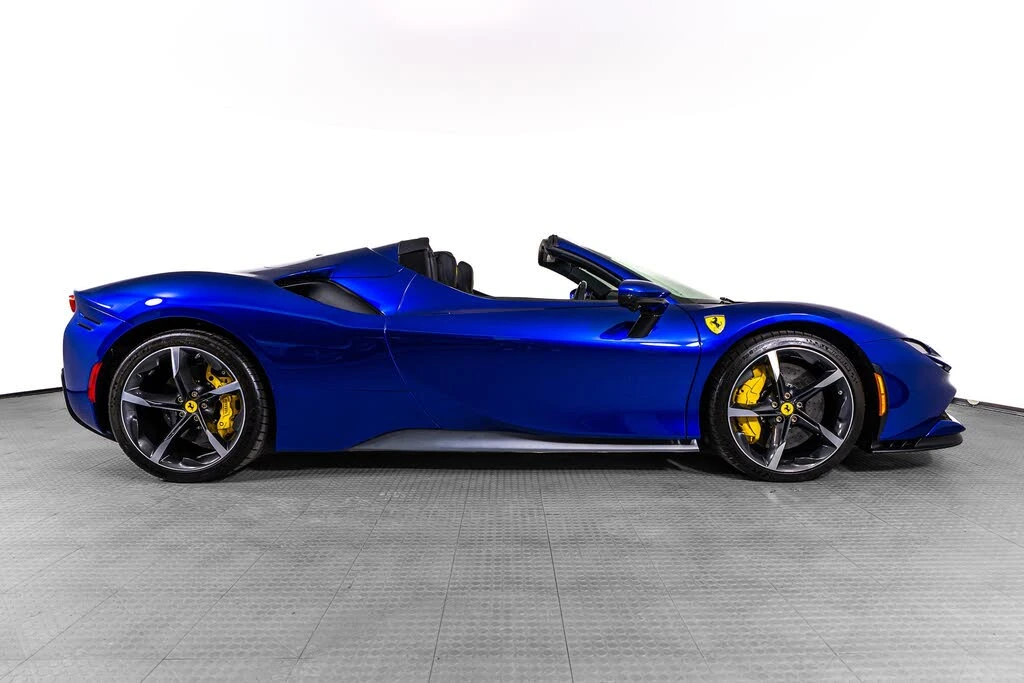 2025 Ferrari SF90 Spider - Image 7 of 31