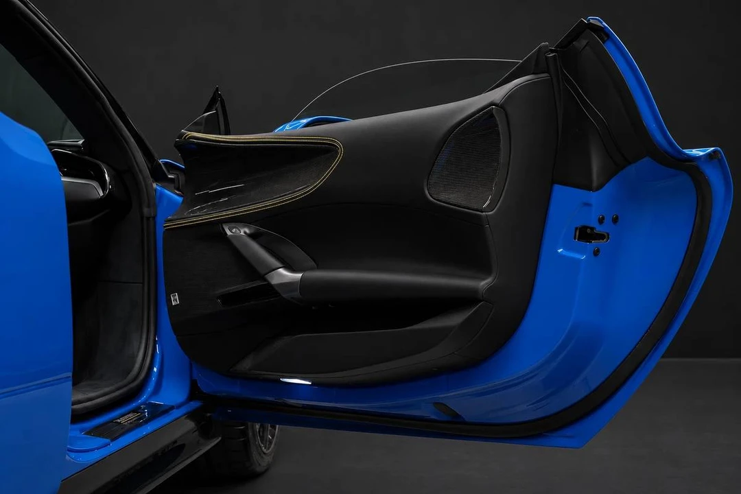 2025 Ferrari SF90 Spider - Image 20 of 24