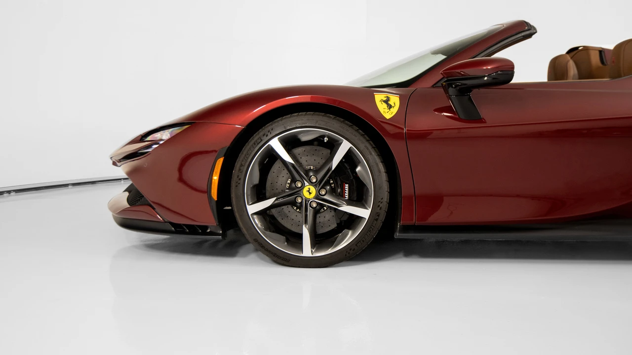 2025 Ferrari SF90 Spider - Image 23 of 31