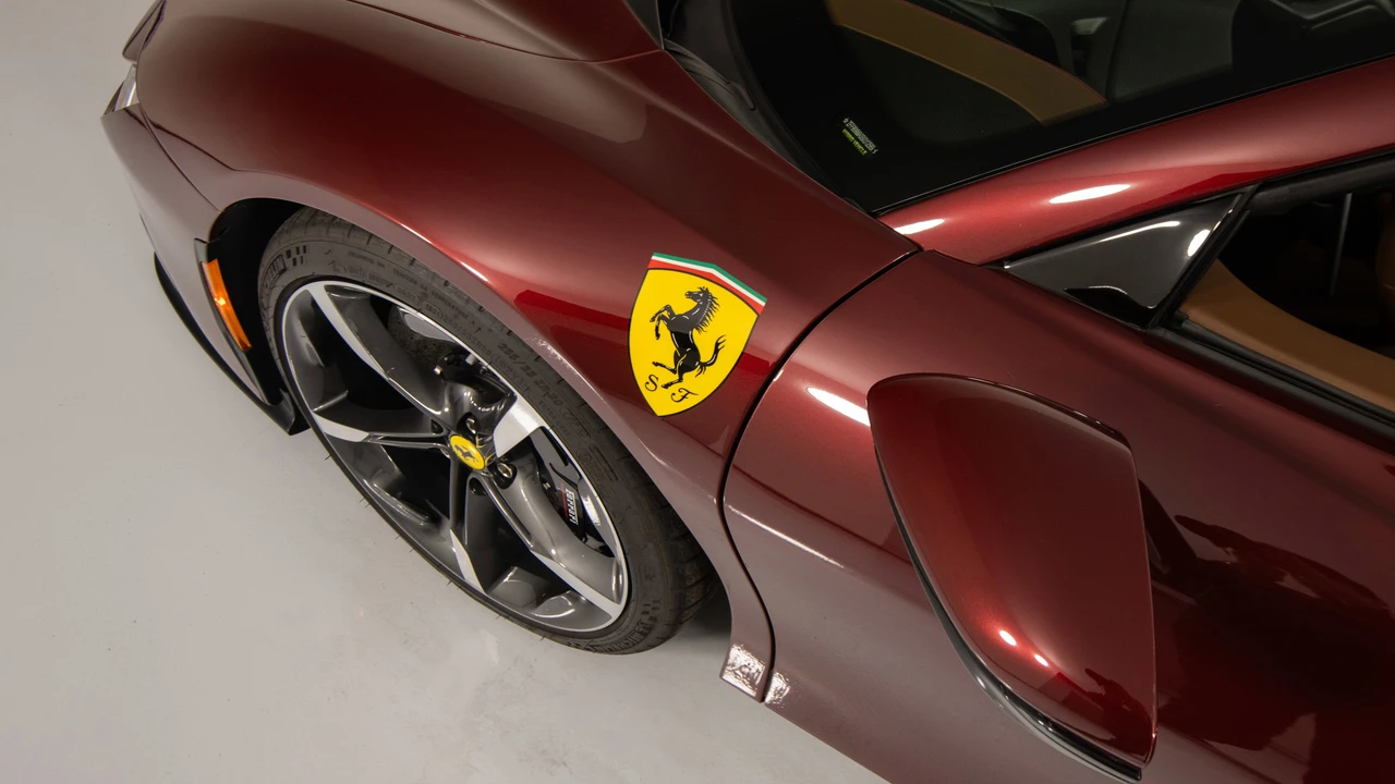 2025 Ferrari SF90 Spider - Image 24 of 31