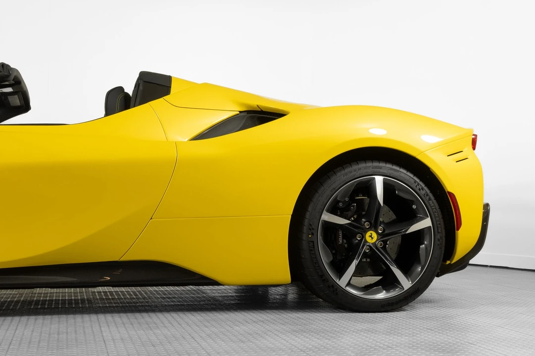 2025 Ferrari SF90 Spider - Image 19 of 21