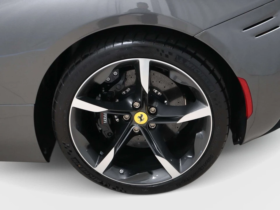 2025 Ferrari SF90 Spider - Image 19 of 31