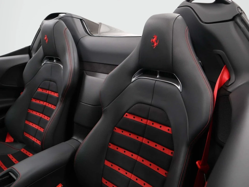 2025 Ferrari SF90 Spider - Image 18 of 31