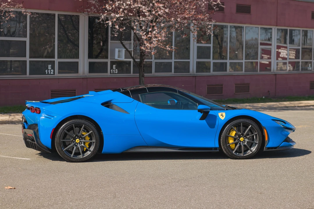 2025 Ferrari SF90 Spider - Image 28 of 31