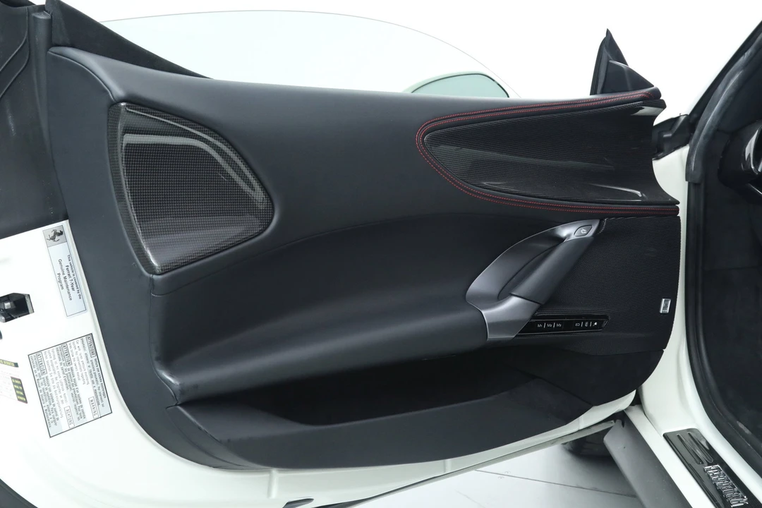2025 Ferrari SF90 Spider - Image 27 of 31