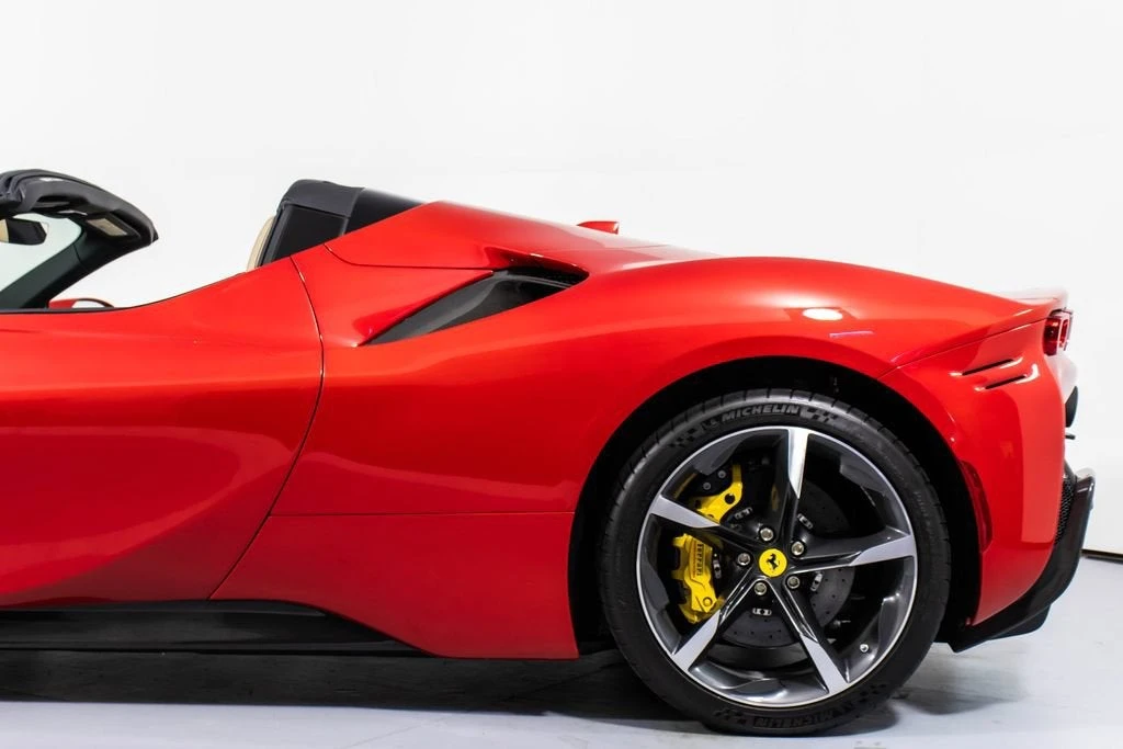 2025 Ferrari SF90 Spider - Image 27 of 31