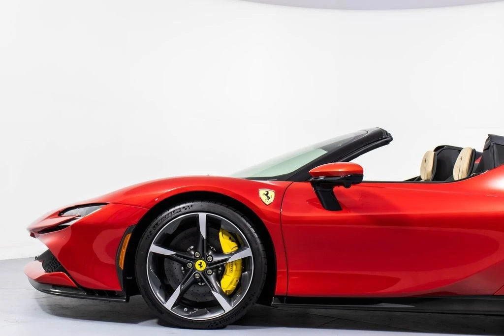 2025 Ferrari SF90 Spider - Image 28 of 31