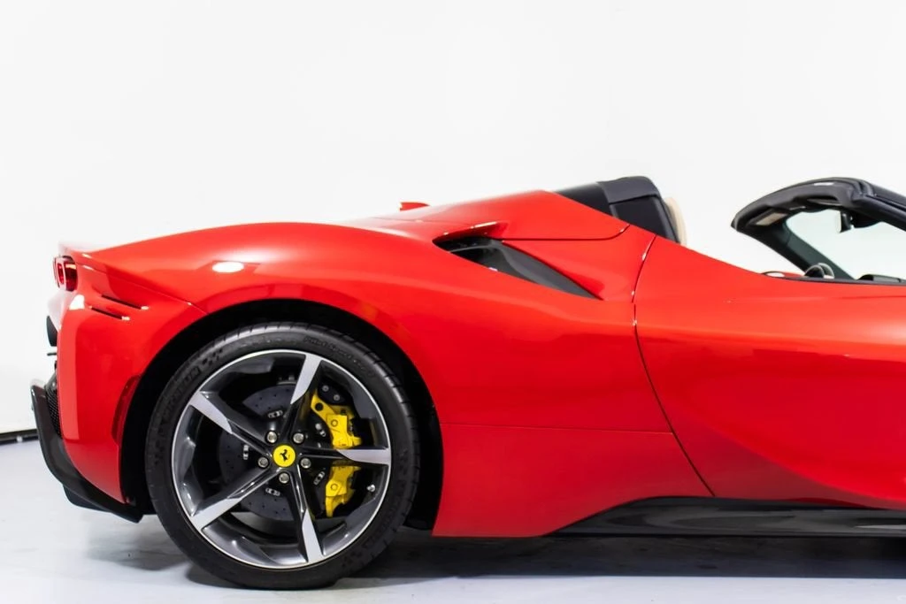 2025 Ferrari SF90 Spider - Image 18 of 31