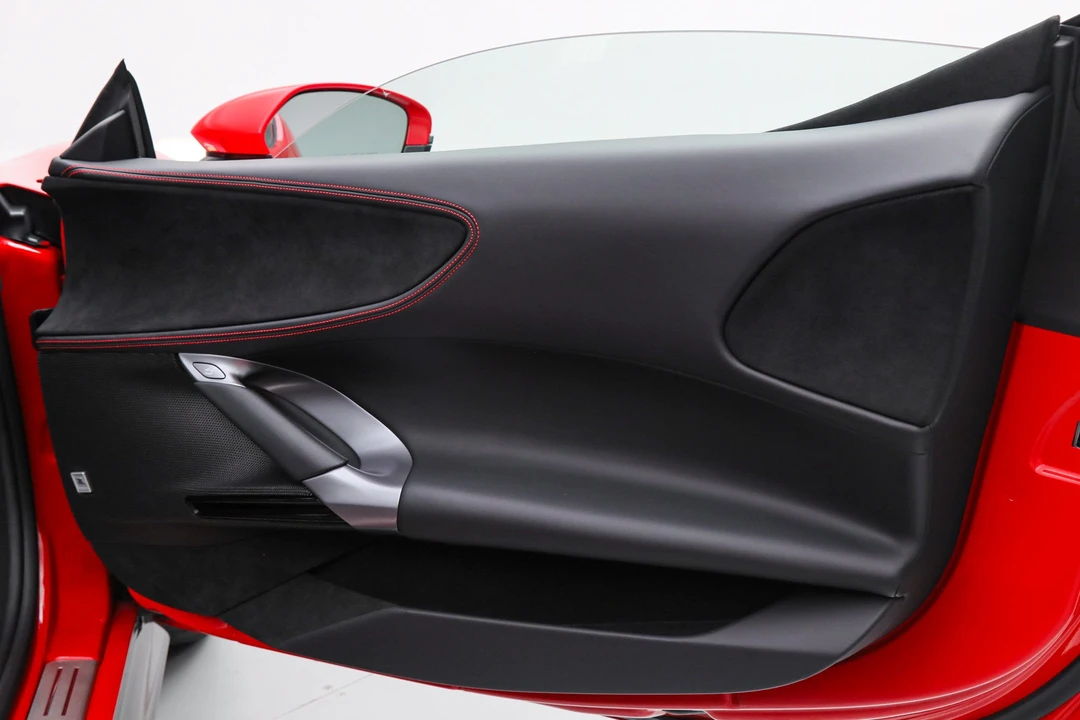 2025 Ferrari SF90 Spider - Image 27 of 31
