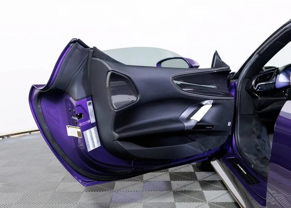 2025 Ferrari SF90 Spider - Image 22 of 31