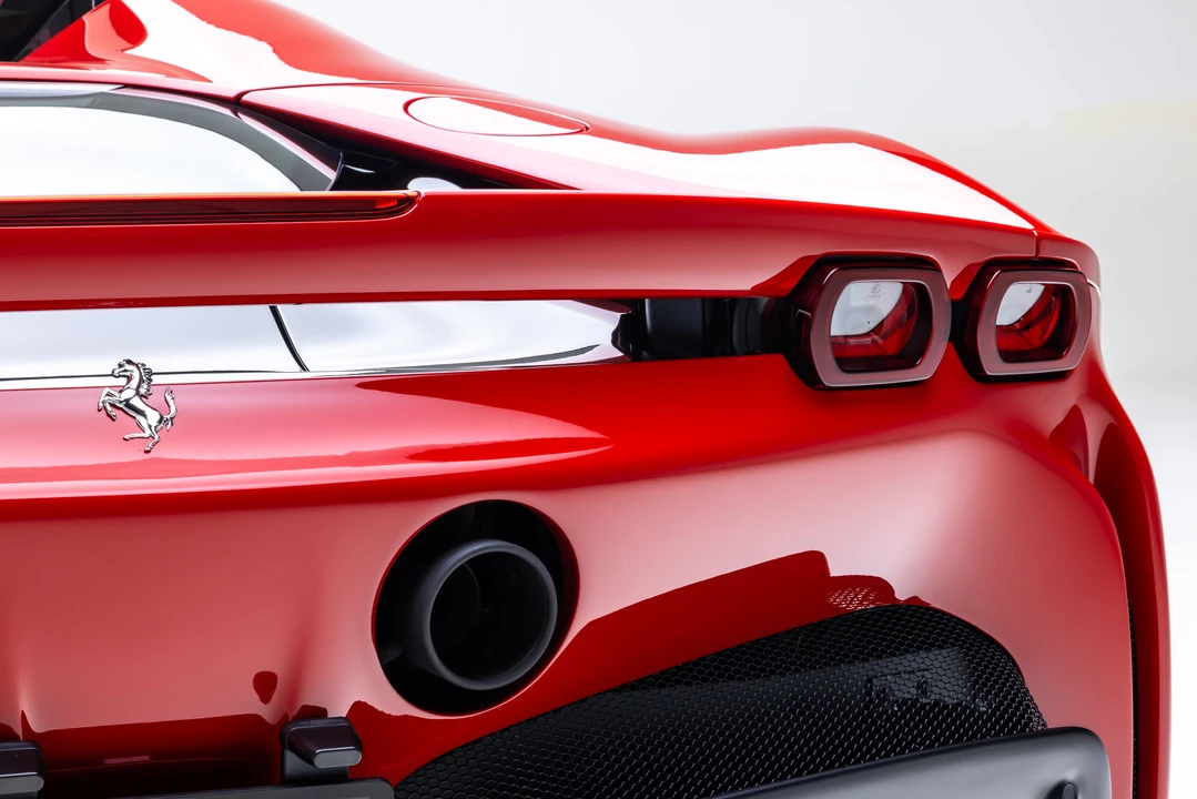2025 Ferrari SF90 Spider - Image 19 of 31