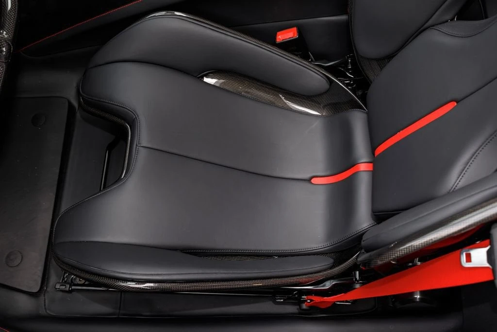 2025 Ferrari SF90 Spider - Image 28 of 31