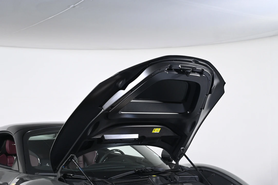 2025 Ferrari SF90 Spider - Image 28 of 31