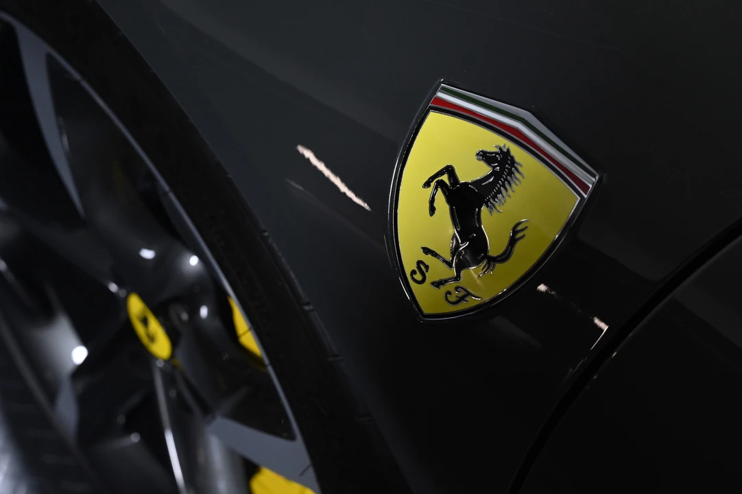 2025 Ferrari SF90 Spider - Image 27 of 31