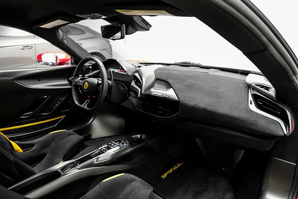 2025 Ferrari SF90 XX Stradale - Image 6 of 7
