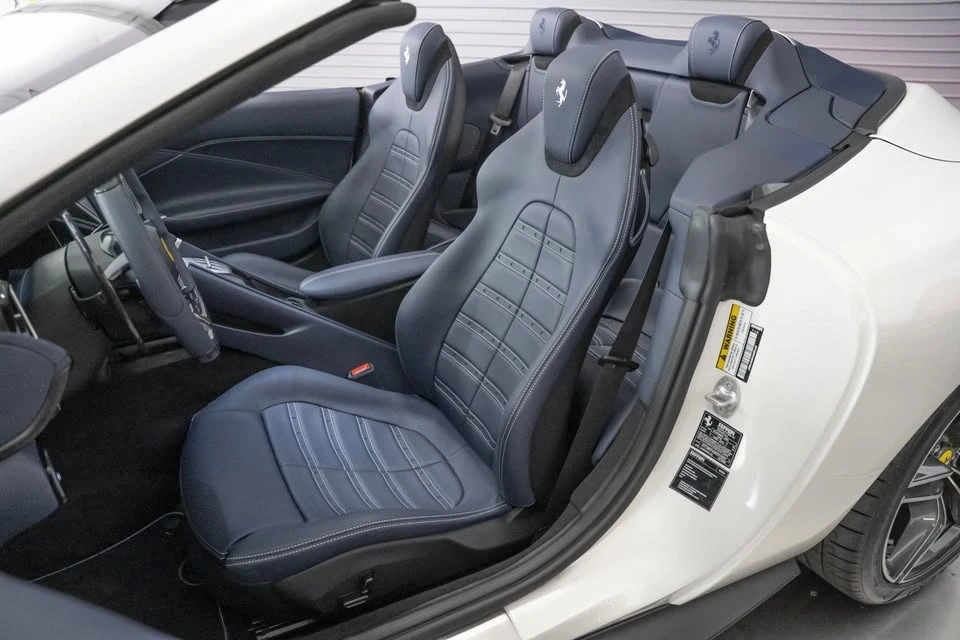 2025 Ferrari Roma Spider - Image 12 of 20
