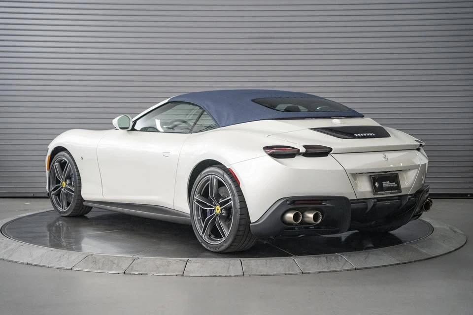 2025 Ferrari Roma Spider - Image 7 of 20
