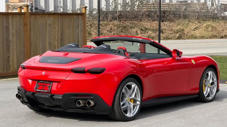 2025 Ferrari Roma Spider - Image 17 of 18