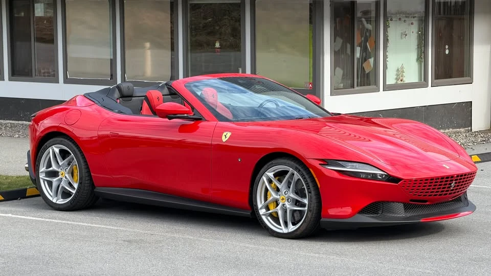 2025 Ferrari Roma Spider - Image 10 of 18