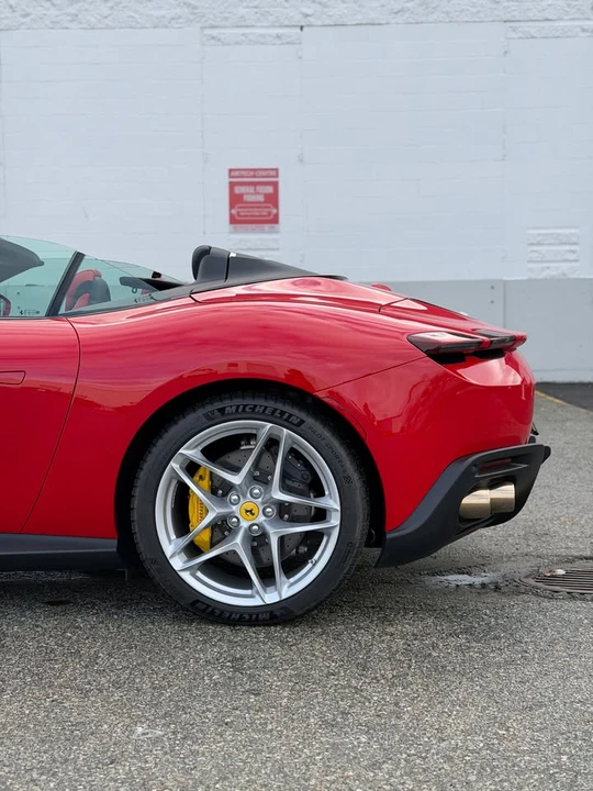 2025 Ferrari Roma Spider - Image 4 of 18