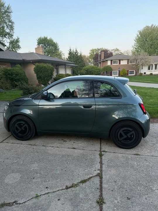 2025 Fiat 500e - Image 6 of 6