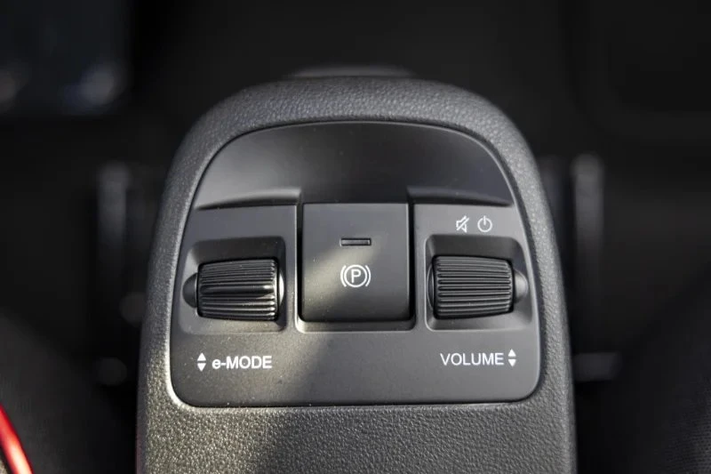 2025 Fiat 500e - Image 15 of 20