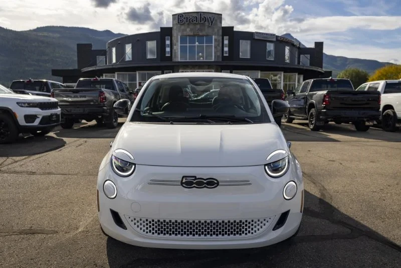 2025 Fiat 500e - Image 3 of 20