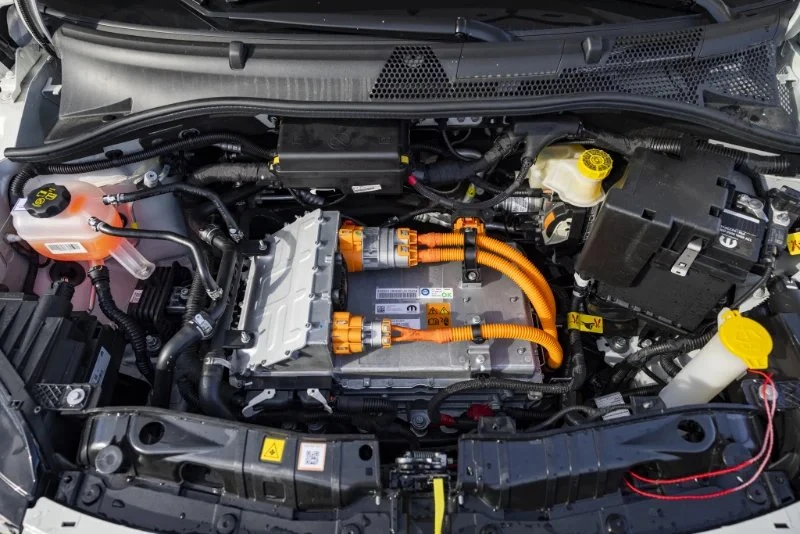 2025 Fiat 500e - Image 7 of 20