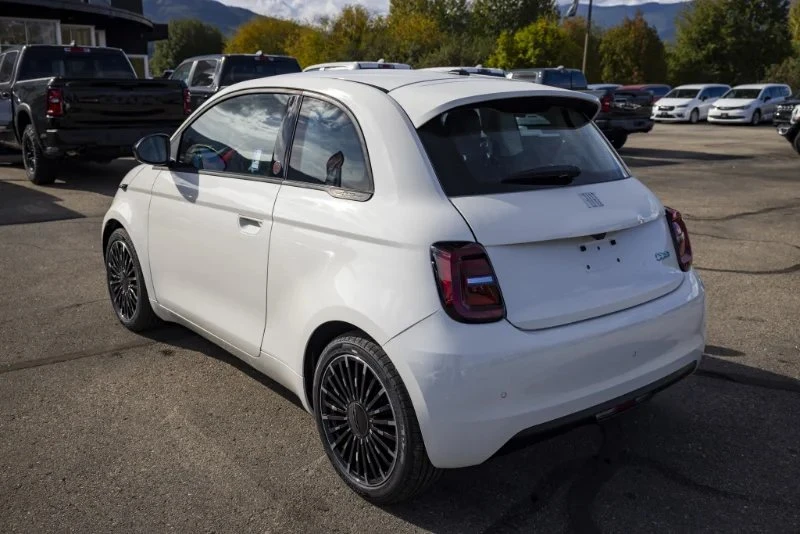 2025 Fiat 500e - Image 19 of 20