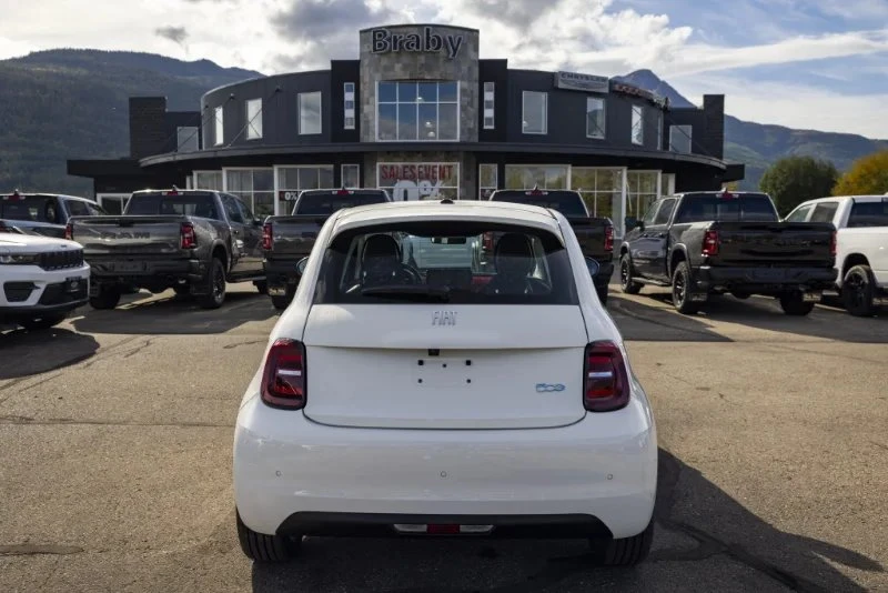 2025 Fiat 500e - Image 20 of 20