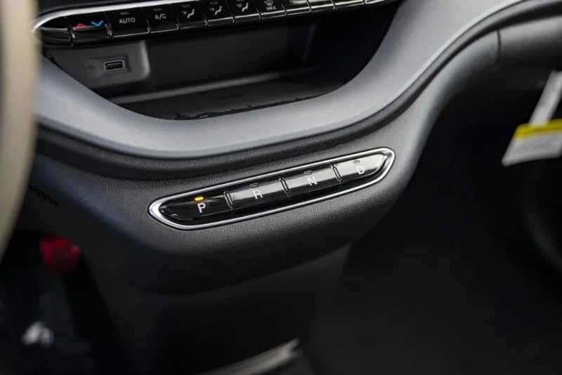 2025 Fiat 500e - Image 14 of 20