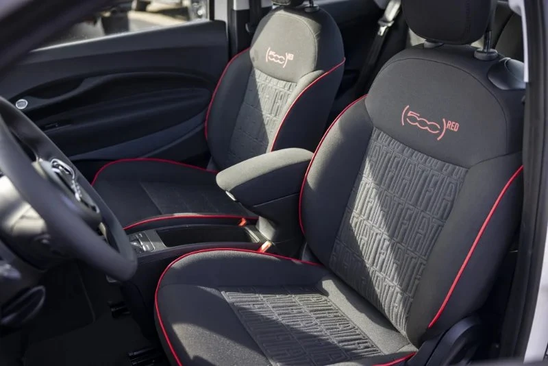 2025 Fiat 500e - Image 9 of 20
