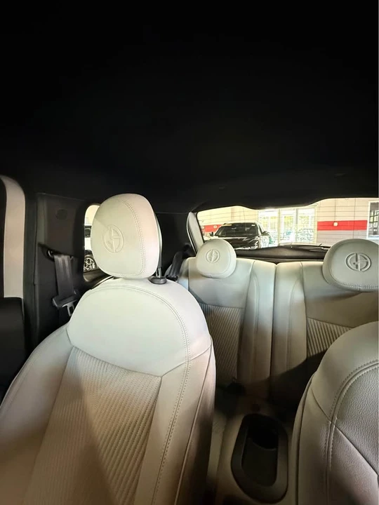 2025 Fiat 500e - Image 12 of 18