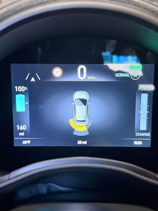 2025 Fiat 500e - Image 16 of 18