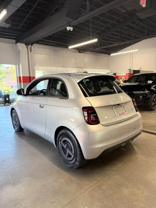 2025 Fiat 500e - Image 3 of 18